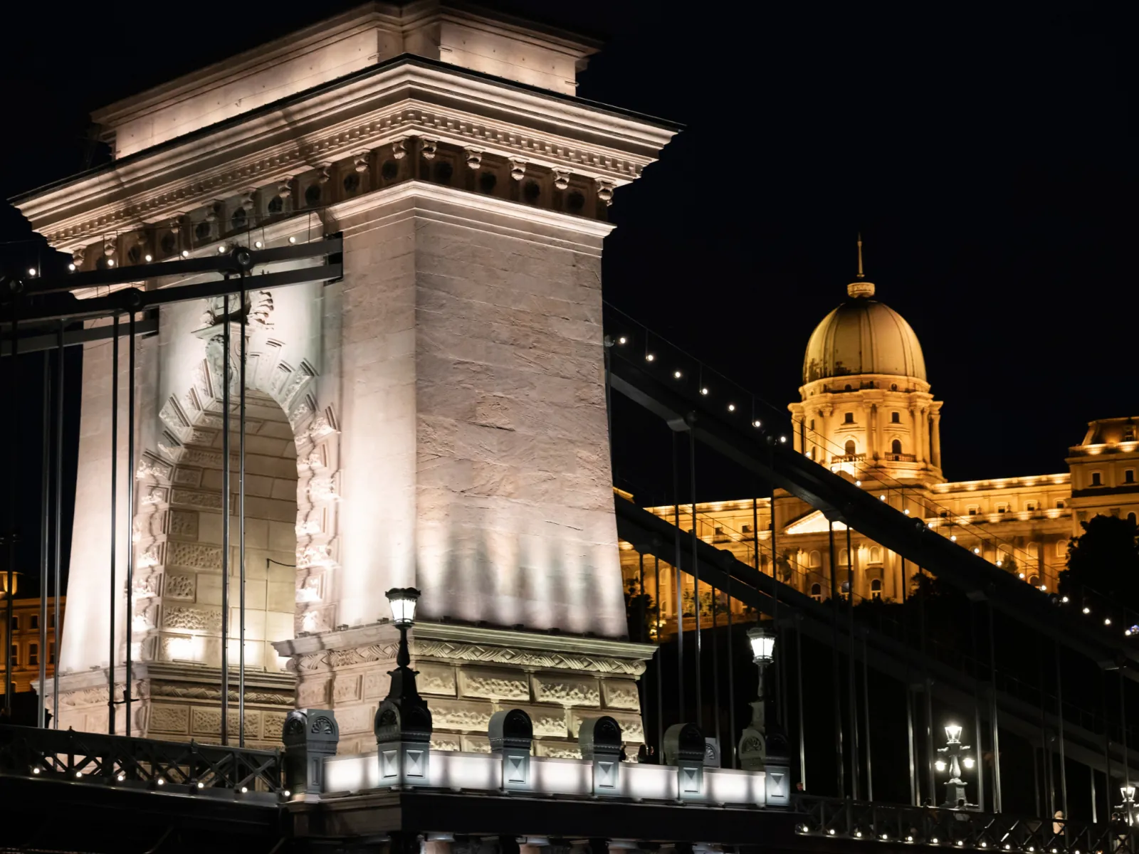 Chain Bridge and the Buda Castle dome lit up at night